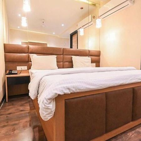 Solitaire Hotel New Delhi Exterior photo