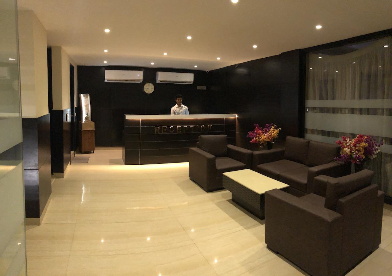 Solitaire Hotel New Delhi Exterior photo