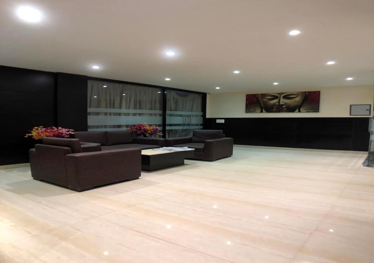 Solitaire Hotel New Delhi Exterior photo