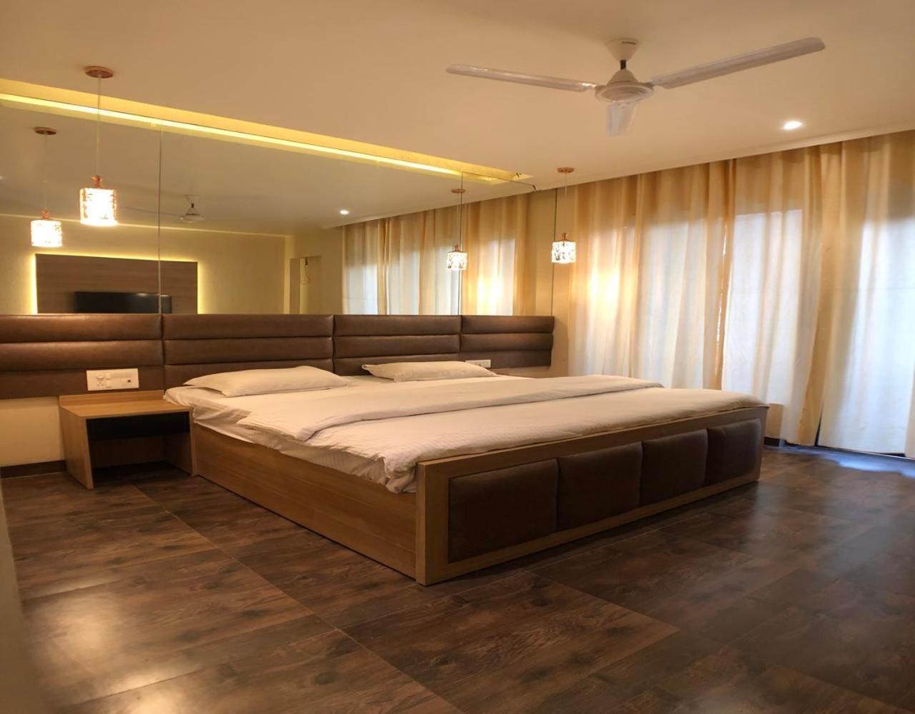Solitaire Hotel New Delhi Exterior photo
